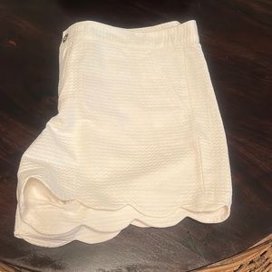 Lilly Pulitzer buttercup short. 5” inseam. White. Lightly worn!